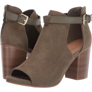 Kenneth Cole REACTION Hit Hooded Open Toe Bootie Ankle Boot Size 7.5 Olive